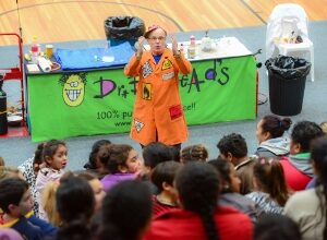 SND05-wk4-News-Science Festival-Dr Bunhead photo credit chris sullivan 300x225