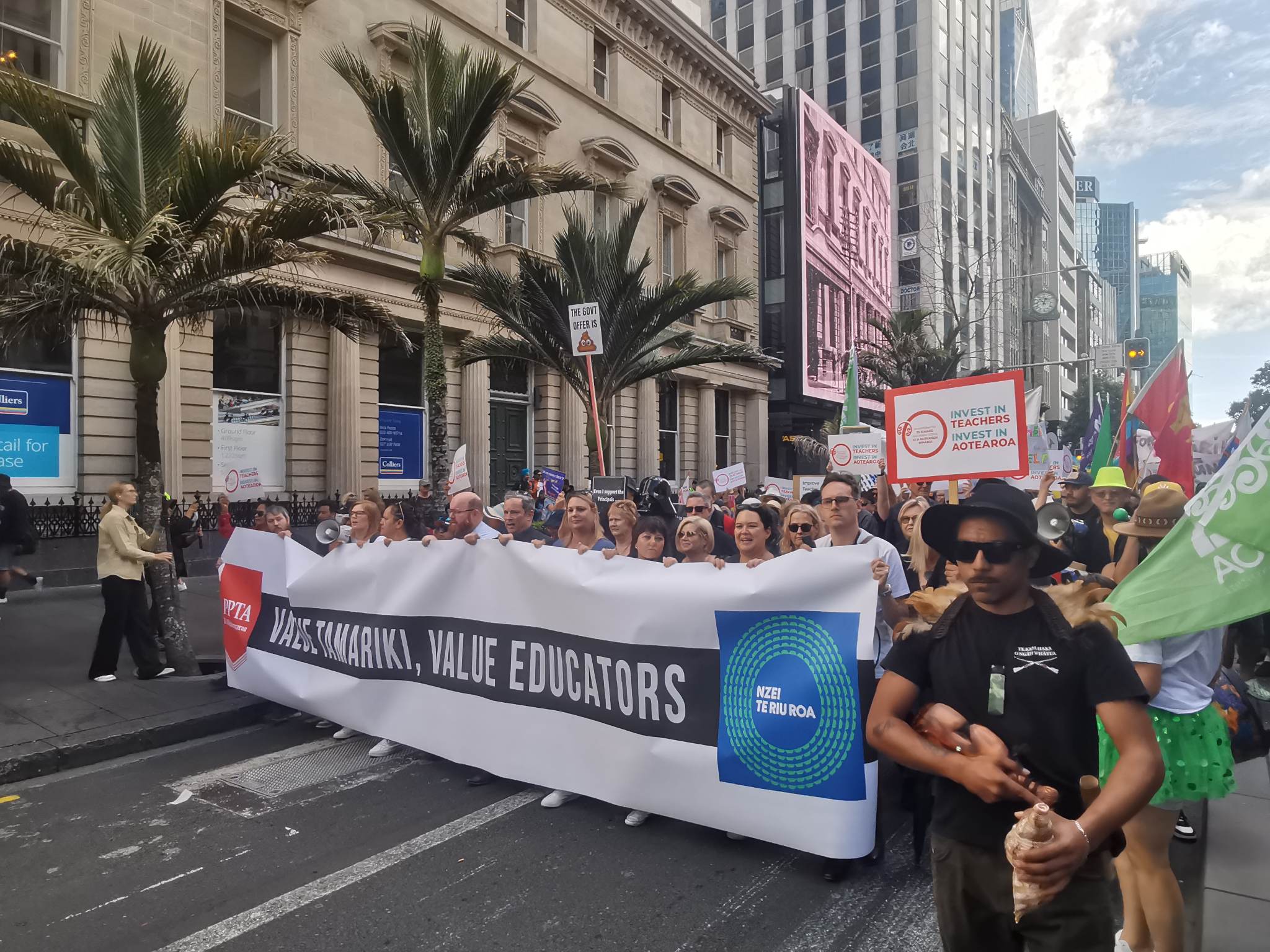 Teachers’ strike draws huge turnout