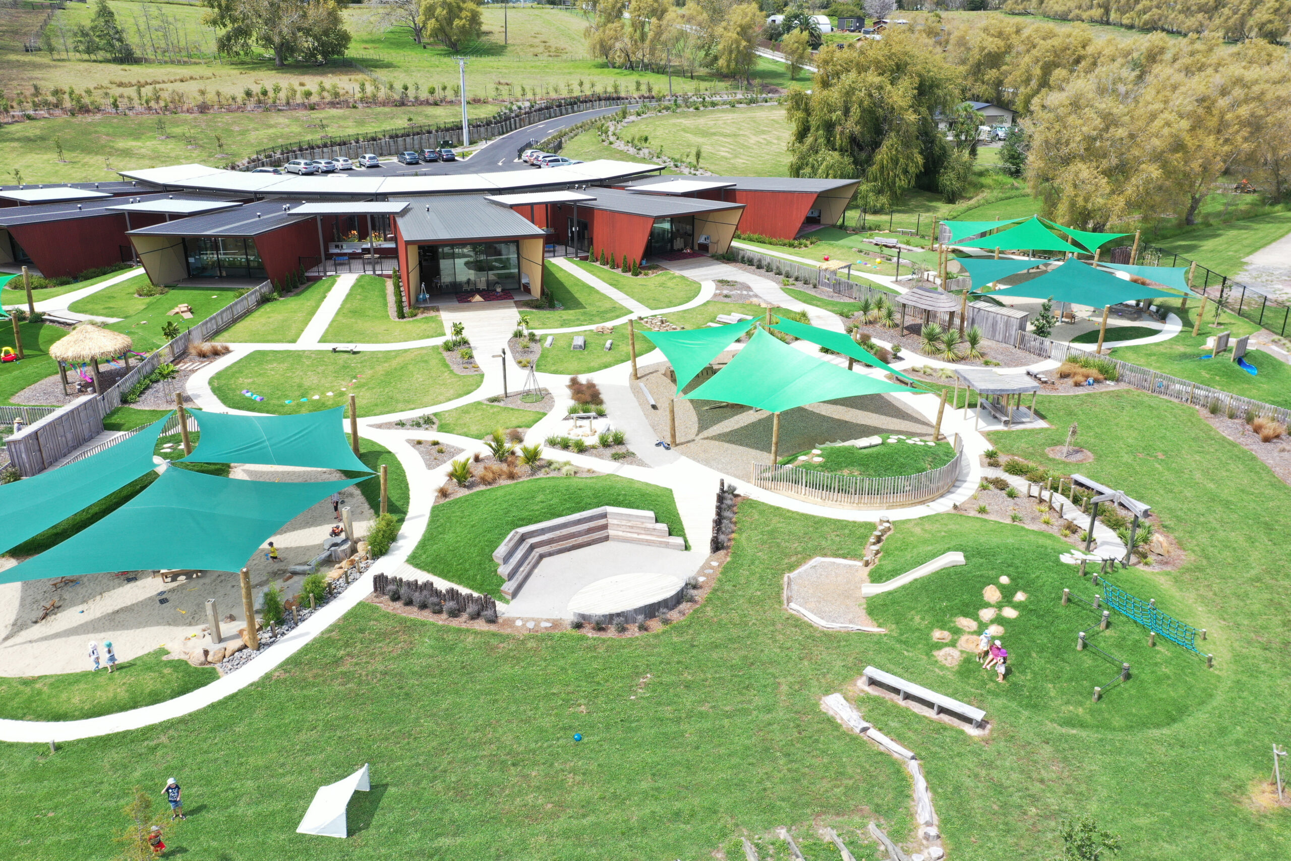 Take it outside: Outdoor learning areas for year-round education