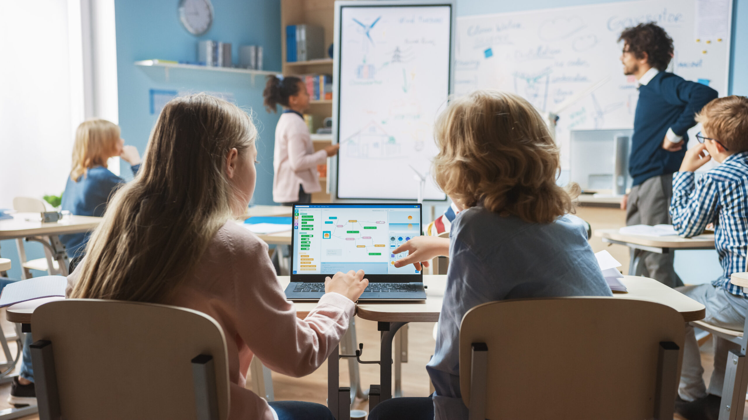 Adopt AI education and specialist teachers for primary, say science experts